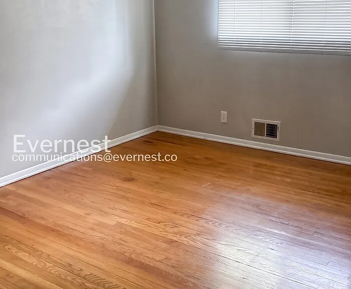 380 Martin Dr — Photo 10