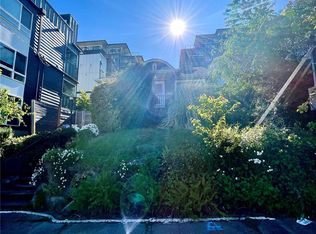 2009 Dexter Ave N, Seattle, WA 98109