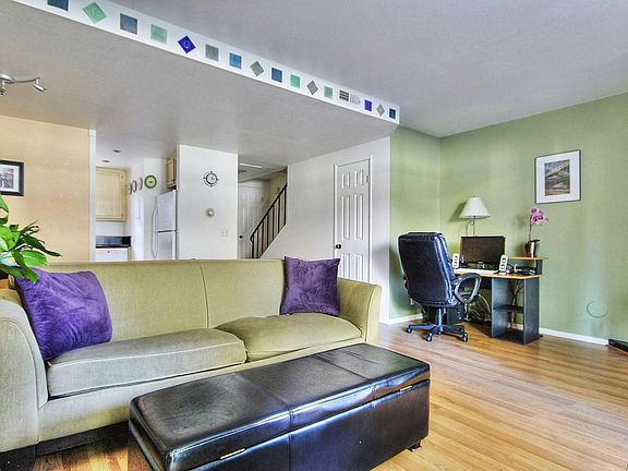 3rd image of 218 Entrance Rd APT 5