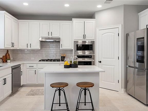 5th image of 1811 Crown Dr