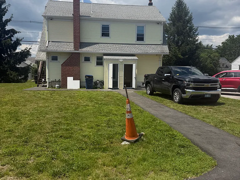 900 Main St #1 — Photo 1