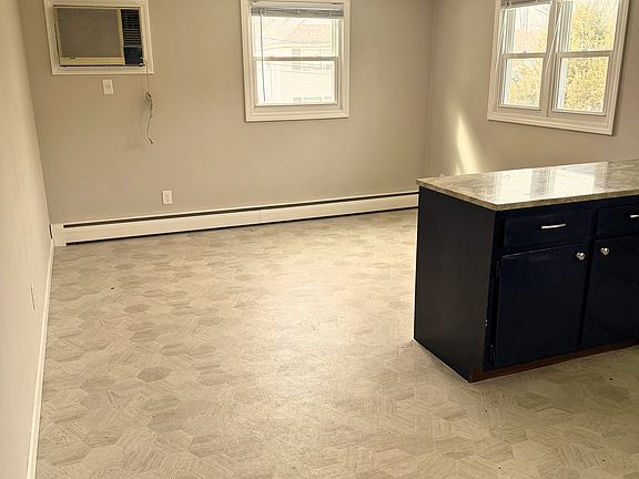 Kitchen Dining Area