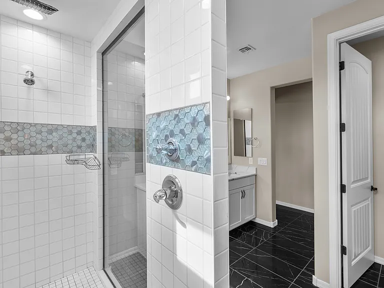 16001 N Columbus Blvd — Photo 42