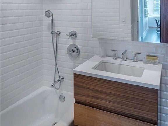 4th image of 308 E 38th St APT 3C