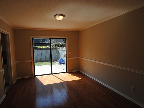 3rd image of 109 Willowick Dr
