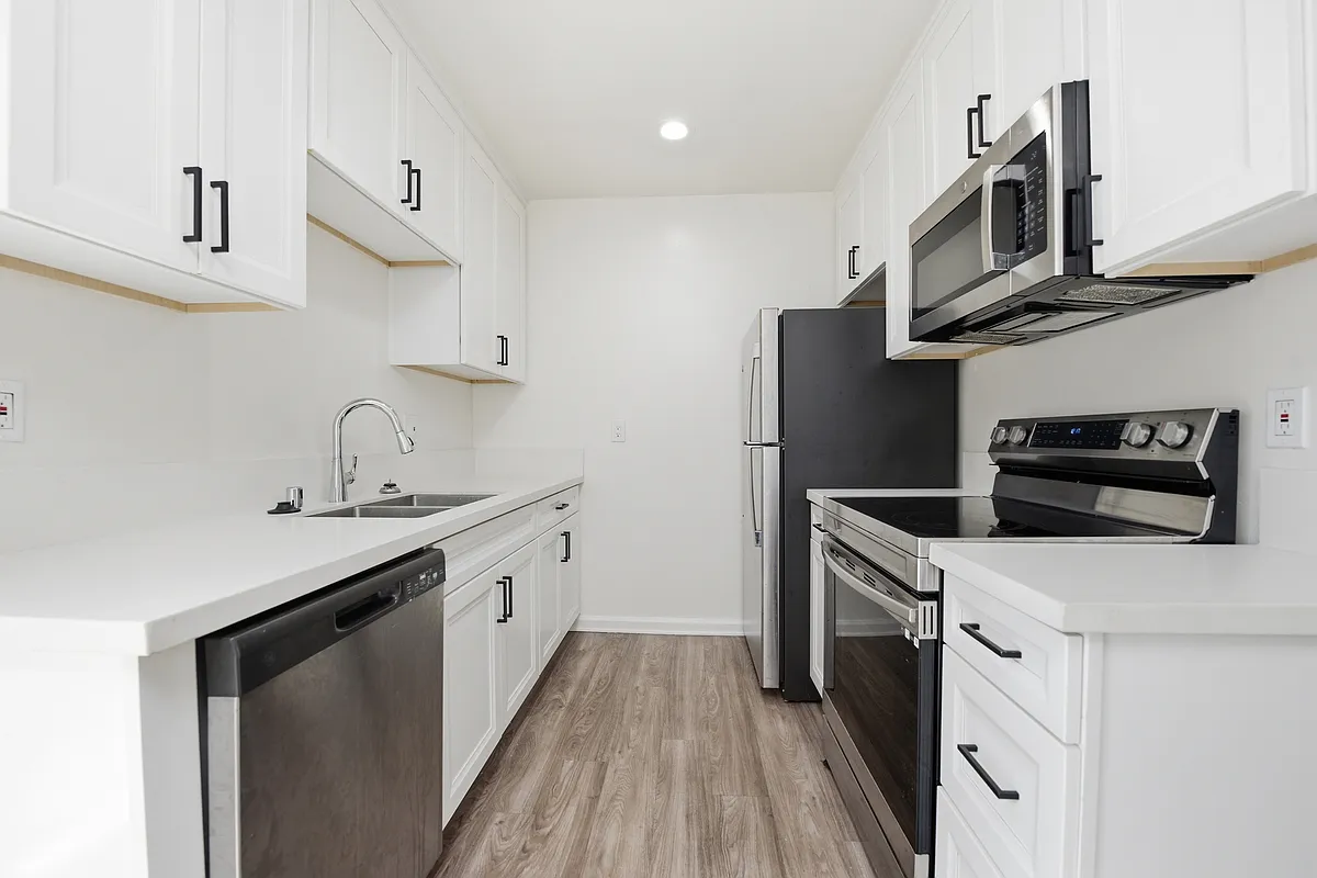 Building Photo - 635 Emory St #14