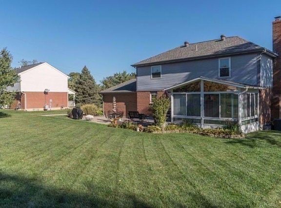 3rd image of 7335 Blackstone Dr