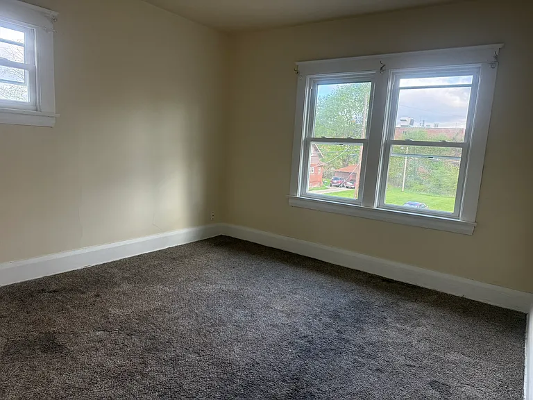 33 W Judson Ave — Photo 8