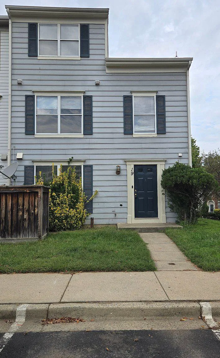 3 bed, 2.5 bath, 1610 sqft, $2,400 — Photo 1