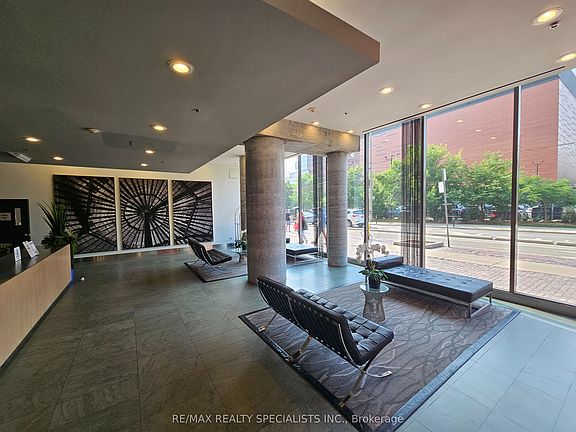 3rd image of 33 Mill St #806