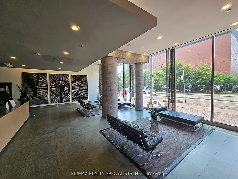 33 Mill St #806 — Photo 3