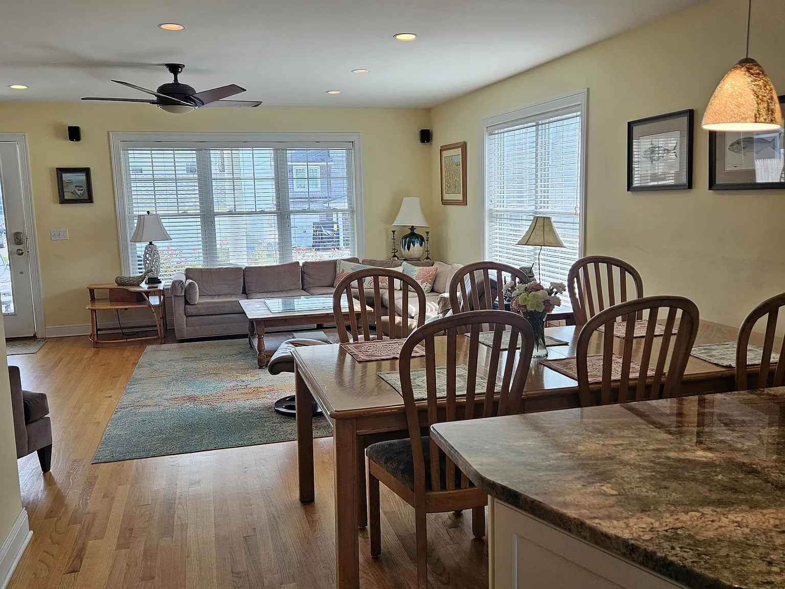 3 bed, 2.5 bath, 2392 sqft, $3,100 — Photo 3