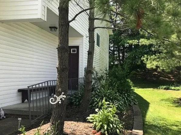 306 W Barrington Dr, Chardon, OH 44024