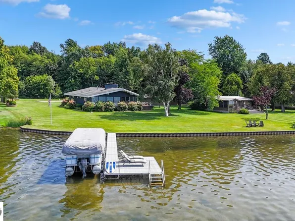 3748 E Duck Lake Rd, Grawn, MI 49637
