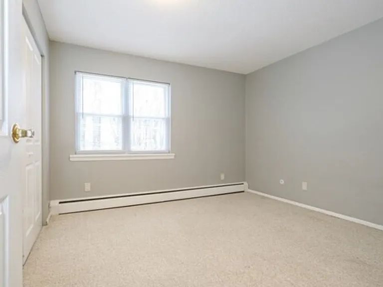 261 Regency Park Dr — Photo 14