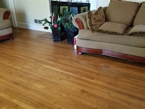 4th image of 109 1st Ave