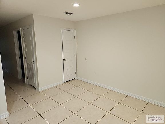 4th image of 2044 Taylor St #B