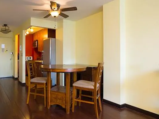 Sold by R New York | media 2