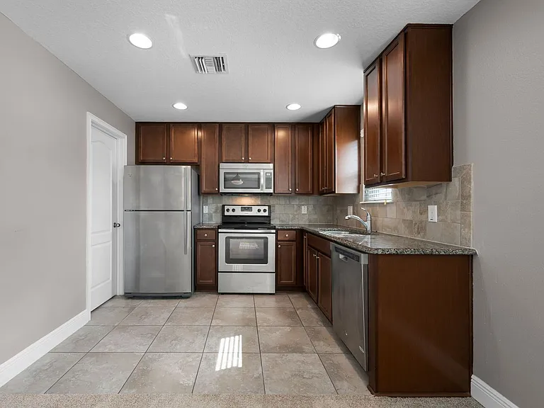 8623 Via Trieste Dr #B — Photo 5