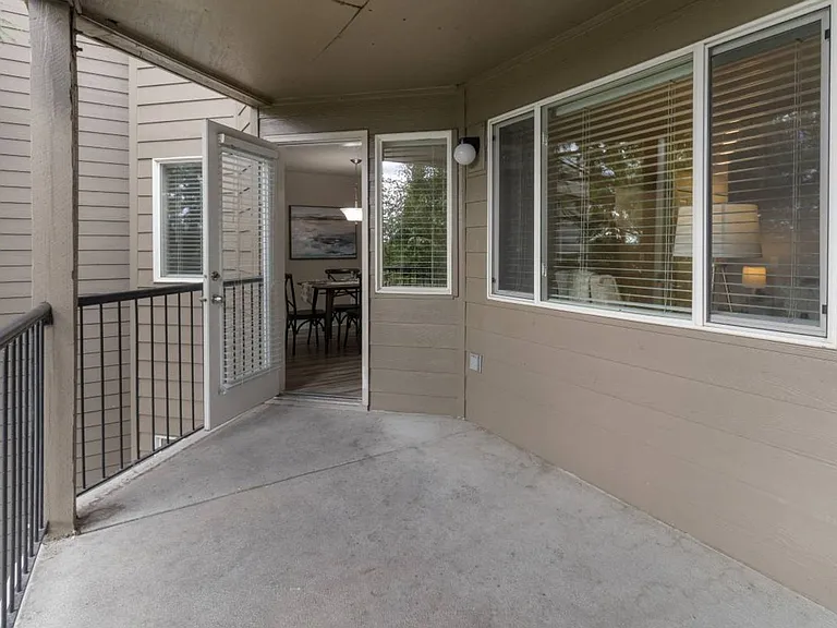 Town Center Heights Apartments — Photo 9