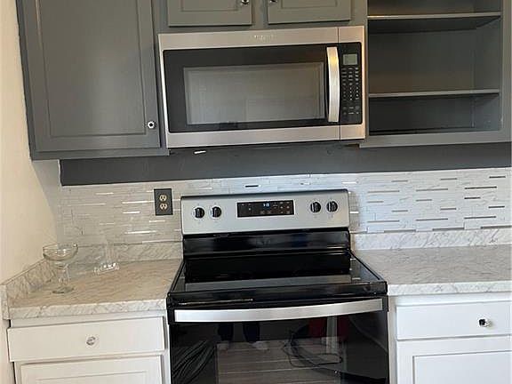 3rd image of 4654 Greenwood Dr