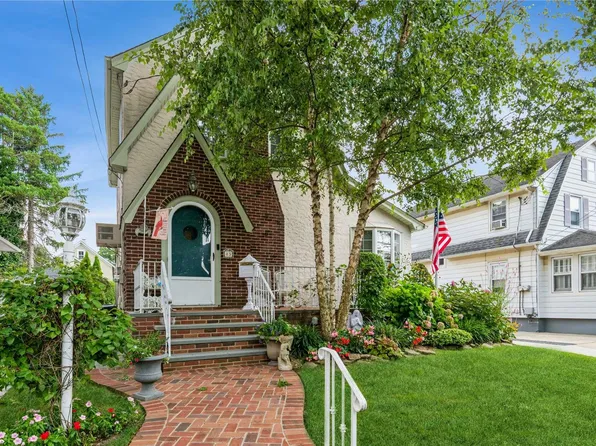 83 Calla Avenue, Floral Park, NY 11001