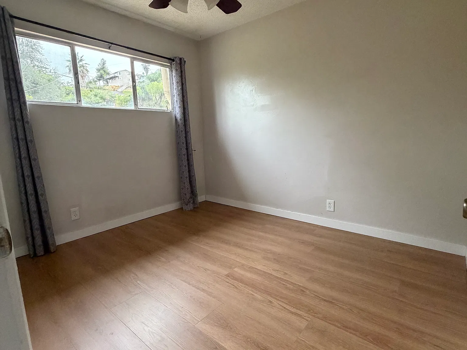 2 bed, 850 sqft, $2,400 — Photo 3