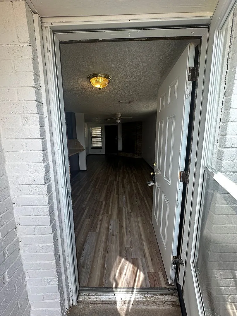 2 bed, 2 bath, Duplex with 1 car garage — Photo 3