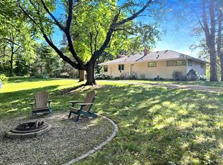 10127 Barnes Trl, Inver Grove Heights, MN 55077