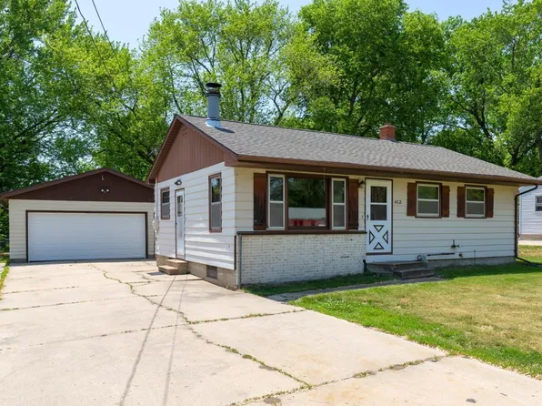 412 Gilbertville Rd, Elk Run Heights, IA 50707
