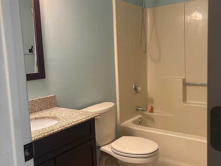 910 Lake Forest Dr — Photo 16