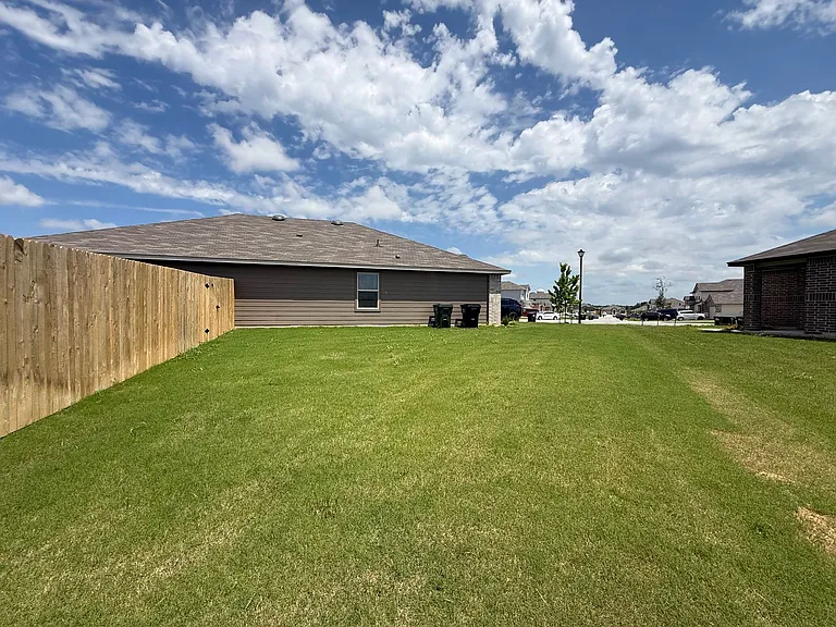 2621 Torbensen Ct — Photo 23