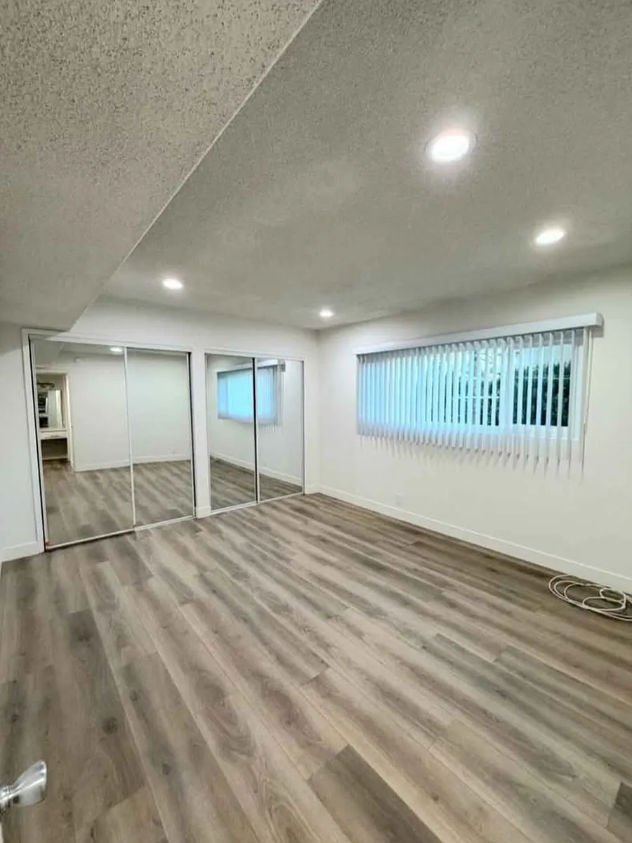 Building Photo - 144 S Doheny Dr #1330