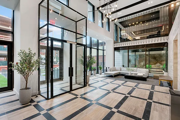 Rented by EXR | media 12