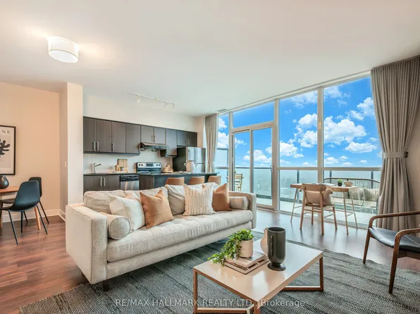 35 Brian Peck Cres #Penthouse 2, Toronto, ON M4G 0A5