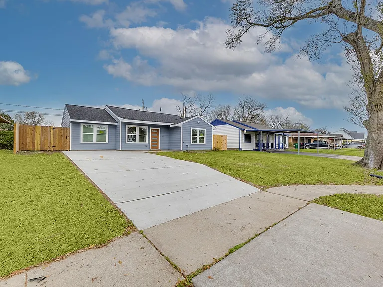 3635 Ward St — Photo 6