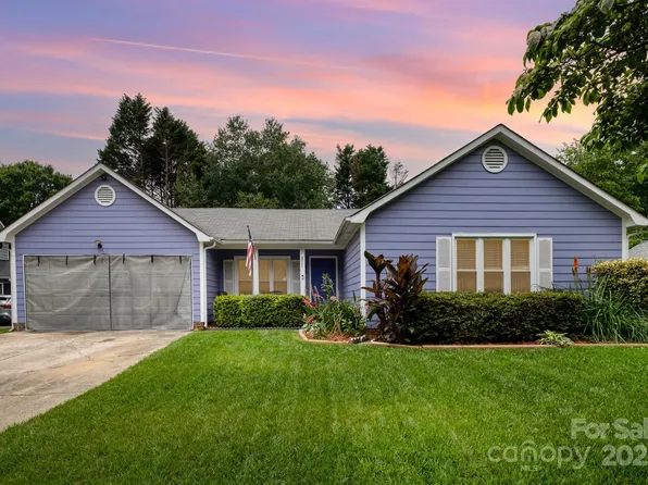 5711 Lambrook Ct, Charlotte, NC 28269