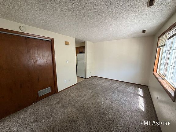 2nd image of 1924 Meadow Dr APT 5