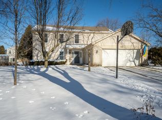 2305 Appleby Ct, Wheaton, IL 60189