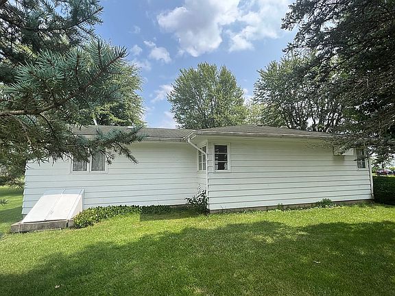 Side view/crawl space access