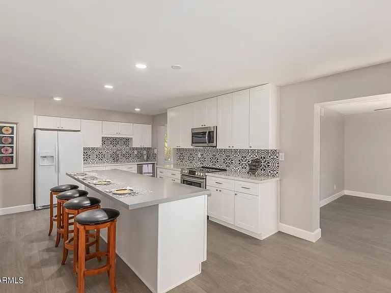 1973 E Alameda Dr — Photo 3