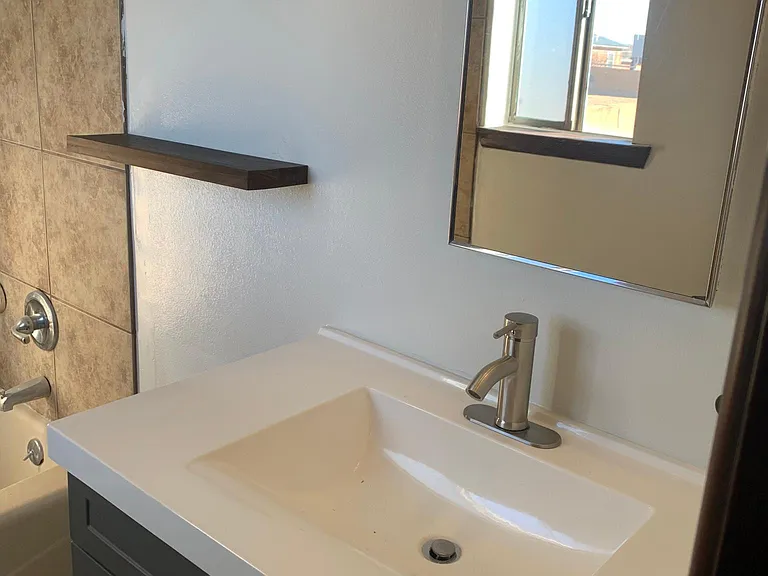 1402 Maclovia St #B — Photo 8