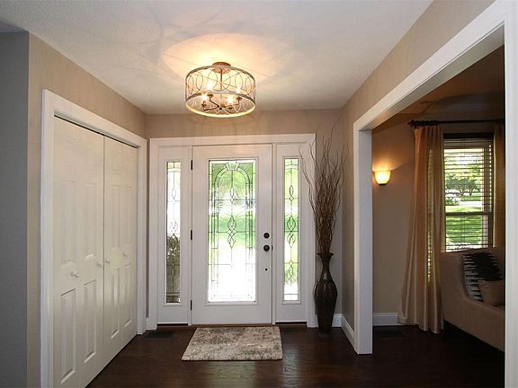 5th image of 35 Cheshire Dr