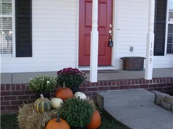 109 W McCoury Ln, Murfreesboro, TN 37130