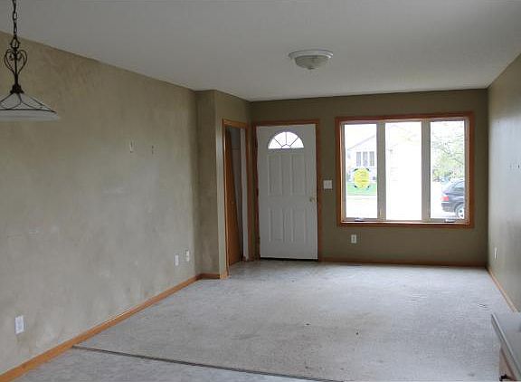 3rd image of 300 Lady Slipper Ave NE