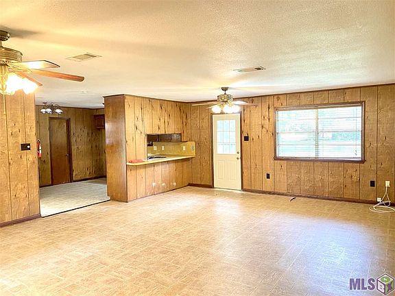 3rd image of 16232 Pernecia Ave