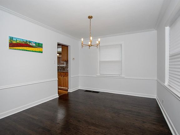 4th image of 2828 Pearl St