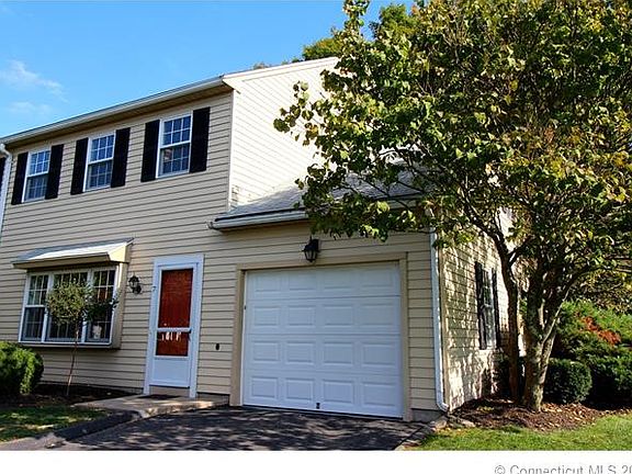 2nd image of 7 Aylesbury Cir #7