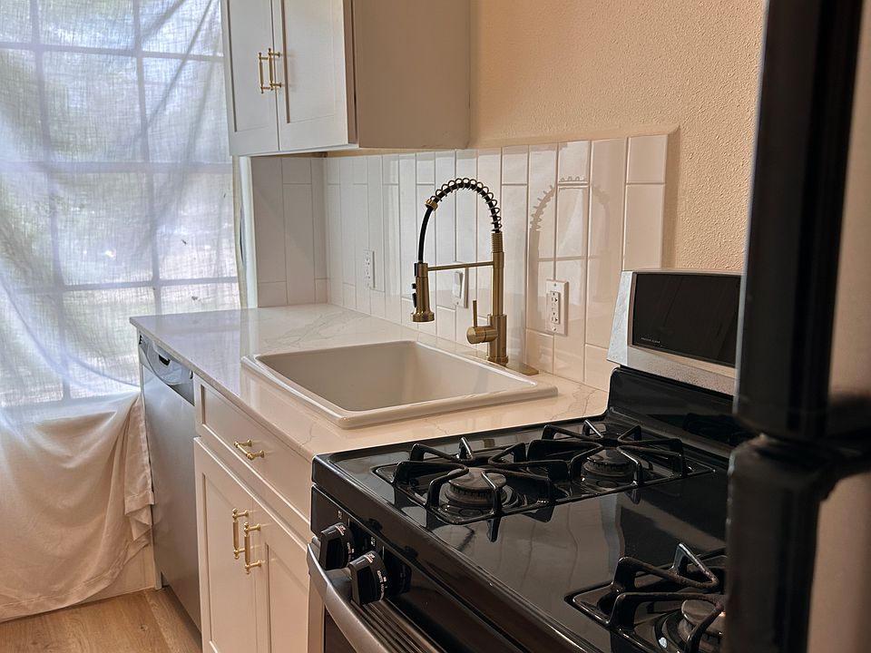 1st image of 408 Randall St #7