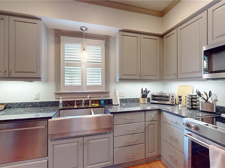 804 Howe St #A — Photo 10